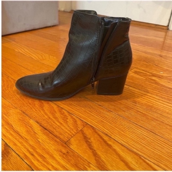 Black leather booties - Picture 2 of 3